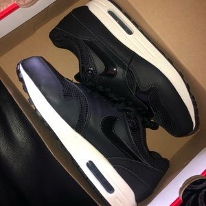 Nike Women Air Max 1